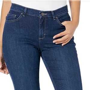 Lee Women's Relaxed Fit Straight Leg Jean